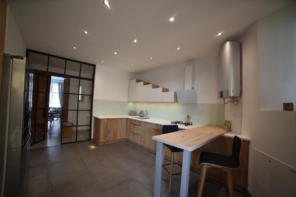 Designer Apartment 110M2 With King Size Beds & Equipped Kitchen クラクフ エクステリア 写真